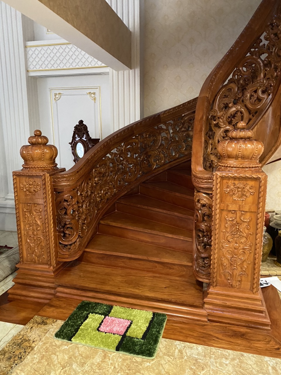 Cầu thang gỗ tự nhiên CT01